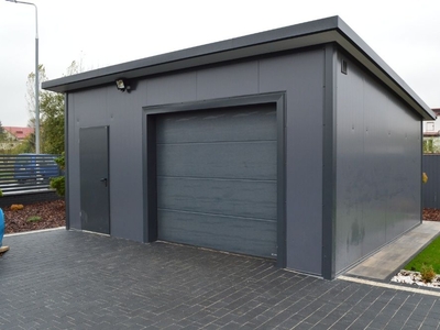 Hala stalowa garaż ocieplany magazyn konstrukcja płyta warstwowa dach