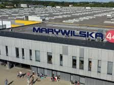 -Sprzedam box w Pasażu Głównym Marywilska 44