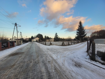 Sprzedam działkę z wydanymi warunkami zabudowy 1000m2