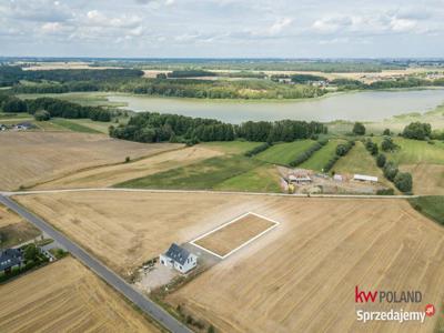 W otulinie okolicznych lasów, widok na jezioro