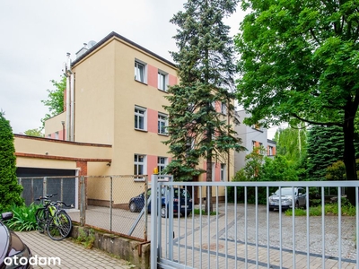 enklawa zieleni w centrum! parking na posesji!