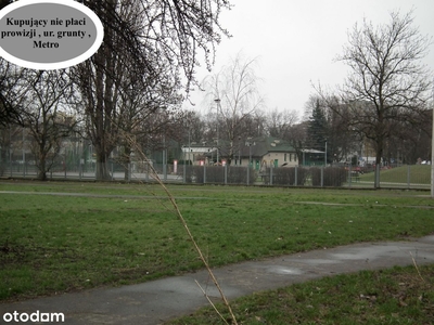 3 pokoje z oddzielną kuchnią , ur. grunty, Metro