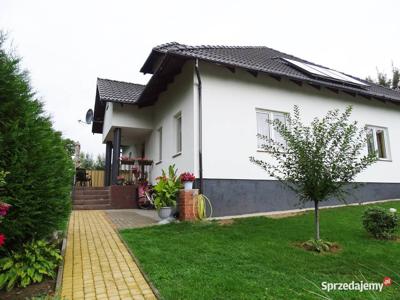 Dom idealny dla rodziny, położony 400 m od rynku w Trzebnicy
