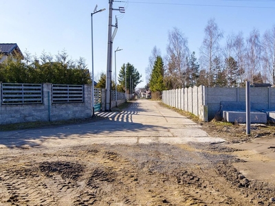 Działka z możliwością 60 % zabudowy. Max 730 m2