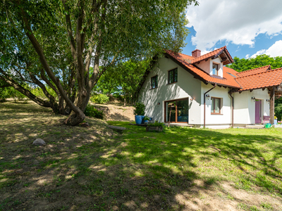 Piękny, nowoczesny dom rodzinny nad rzeką Odrą.