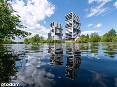 Tanie M-3 w centrum - balkon z widokiem na zieleń.