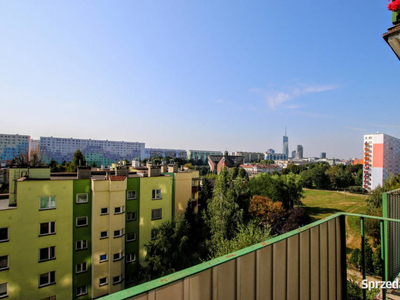 W samym centrum, z oddzielną kuchnią, z balkonem