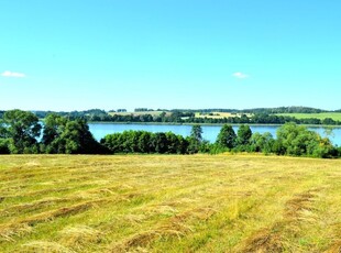 Działka z linią brzegową jeziora