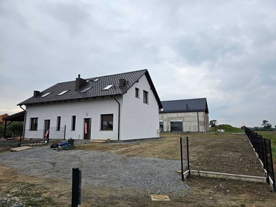 Nowy dom w Brzegu, Osiedle Filozofów 118m2, duża działka 5,5a