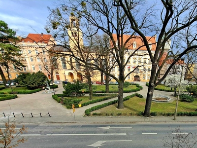 Sprzedam mieszkanie w centrum Oławy z widokiem na park.