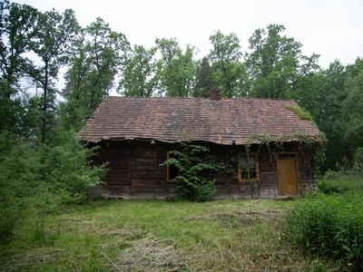 Dom drewniany w lesie, leśniczówka, działka budowlana w lesie