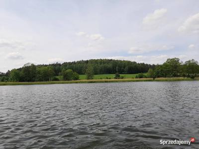 Działka na Mazurach z linią brzegową . Nad jeziorem