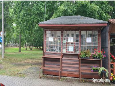 Stragan, buda, kiosk przy cmentarzu Łobez