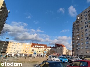 oddzielna kuchnia, przestronny salon, eleganckie