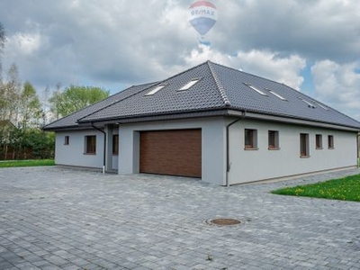 Dom na sprzedaż 6 pokoi lubliniecki, 200 m2, działka 11000 m2