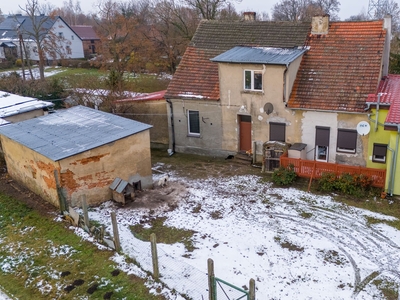 Mieszkanie 50m2, duże podwórko i budynek gospodarczy