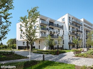 Przestronny apartament z dużym wykuszem i balkonem