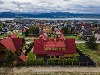 Urokliwy dom z widokiem na Jezioro Czorsztyńskie.