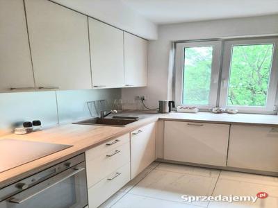 Apartament w części willowej Wilanowa, słoneczny z garażem