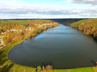 Działka przy lesie nad Radunią