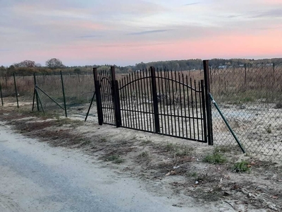 Działka niedaleko jeziora Rotcze. Grabniak.