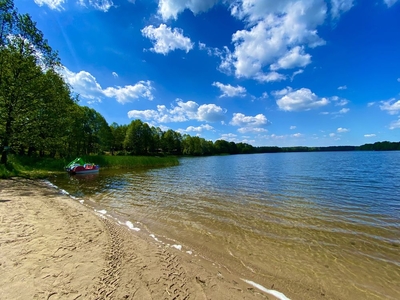 Działka rekreacyjna nad jeziorem Łąkie w Szczekarzewie
