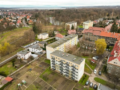 Kawalerka blisko centrum, balkon, prywatny parking, w pobliżu park