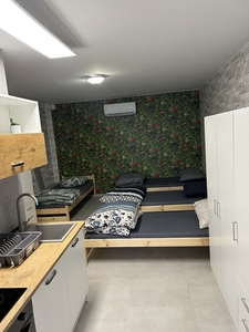 Pokoj pracowniczy-apartament z kuchnia