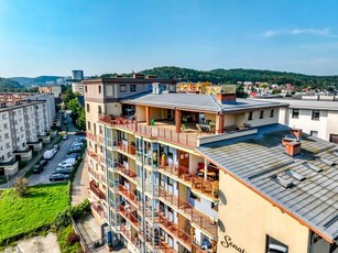 APARTAMENT PRAWIE W GARNIZONIE, ALE LEPSZY