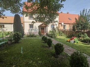 Sprzedam pół domku w Niemczy o pow.50,5 m2 z garażem i ogród