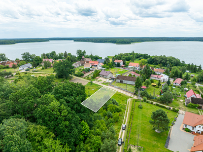 Działka pod budowę domu nad jeziorem Pile