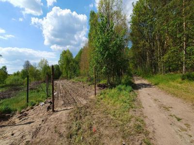 DZIAŁKA BUDOWLANA Z MEDIAMI POD LASEM GOLENIÓW