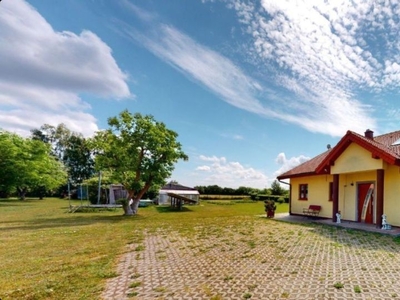 Dom z dużym ogrodem i garażem 5km od Ustki