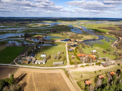 Kiermusy z linią brzegową rzeki Narew