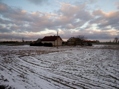 Sprzedam dom z zabudowaniami gospodarczymi