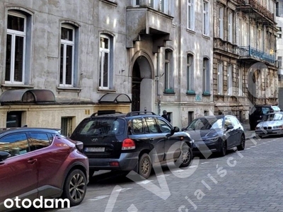 obok Sądu Okręgowego we Wrocławiu _ 7 min. pieszo