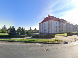 Słoneczne Dwustronne Mieszkanie z Ogródkiem, Parkingiem - Niski Czynsz