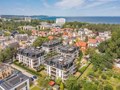 Nadmorski apartament w otulinie zieleni i morza