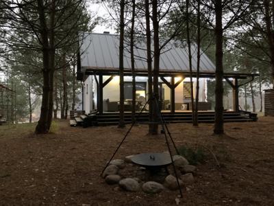 Całoroczny komfortowy dom nad jeziorem w lesie na Mazurach Zachodnich