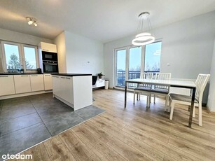 Apartament. Dwie łazienki, pralnia, balkon.Centrum