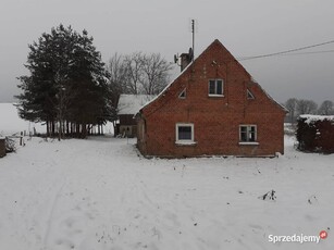 Dom z czerwonej cegły na Mazurach na działce 1348 m2