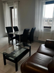 Ładny 2 pokojowy apartament wraz z 2 miejscami parkinkowymi