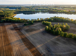 Działka inwestycyjna z linią brzegową,