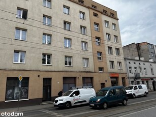 Pełen rozkład/ balkon/ blok z cegły