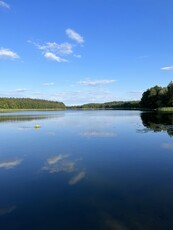 Urokliwy drewniany domek całoroczny nad jeziorem Wądzyn