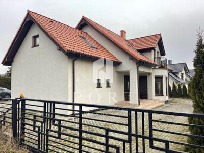 Dom na sprzedaż 3 pokoje Banino, 280 m2, działka 560 m2