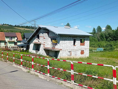 Sprzedam działkę, na której rozpoczęto budowę domu