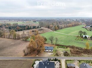 Sielski Dom w stanie deweloperskim blisko jeziora