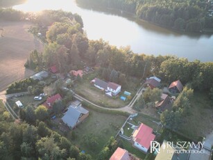 Dom do remontu nad jeziorem na dużej działce