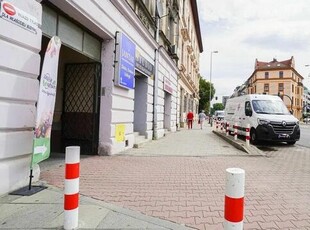 Lokal handlowo-usługowy z witryną naprzeciwko Hali Targowej